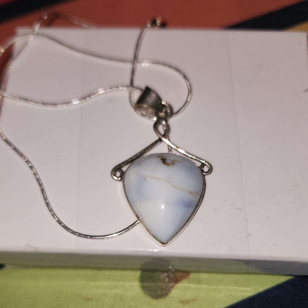 Elegant Silver Pendant Necklace